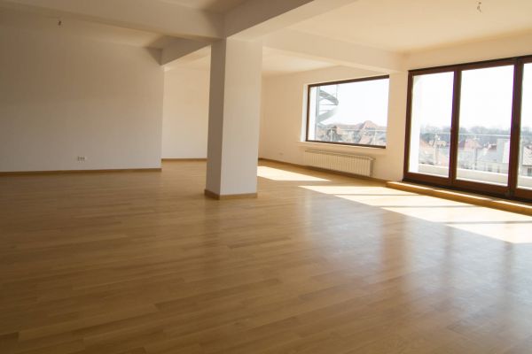 INCHIRIERE PENTHOUSE 3 CAMERE IN ZONA KISELEFF | CP347965