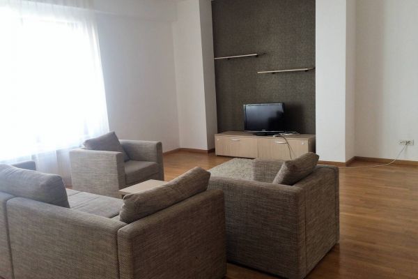 Apartament cu 4 camere de închiriat în zona Soseaua Nordului | CP300925